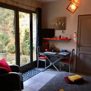 Sur Jardin Secret - Centre - Climatisee Guest house